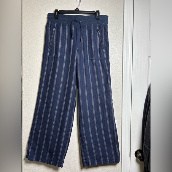 Athleta Cabo Linen Wide Leg Pants Size 8. Navy with White Stripes, Elastic Waist - Picture 1 of 14